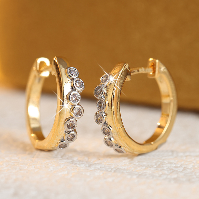 Women's Simple and Elegant Synthetic Zirconia Hoop Earrings